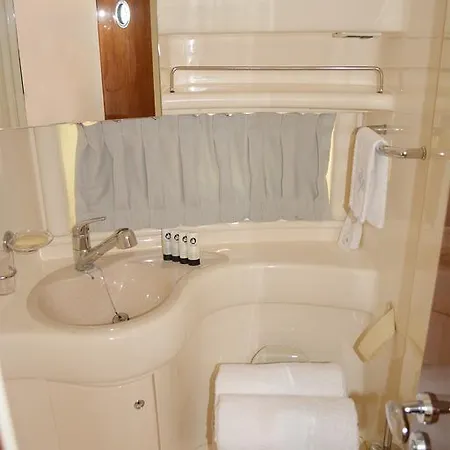 Leopard Boat *