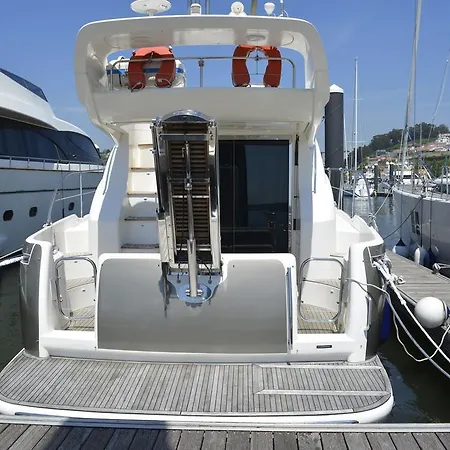 بوتيل Leopard Boat